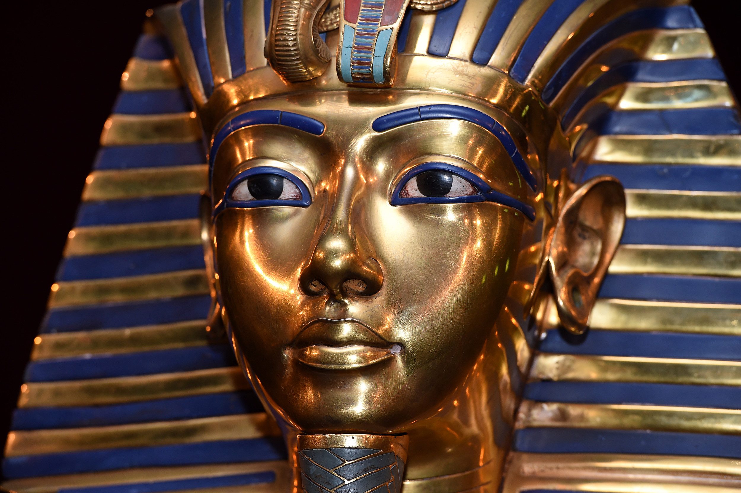 Archaeologist opens tomb of King Tut